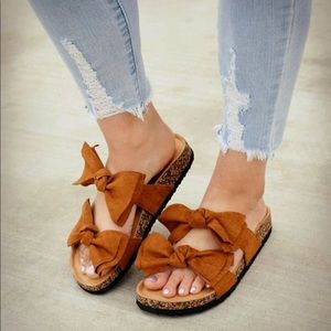 Mata Double Bow Sandals In Tan/Cognac